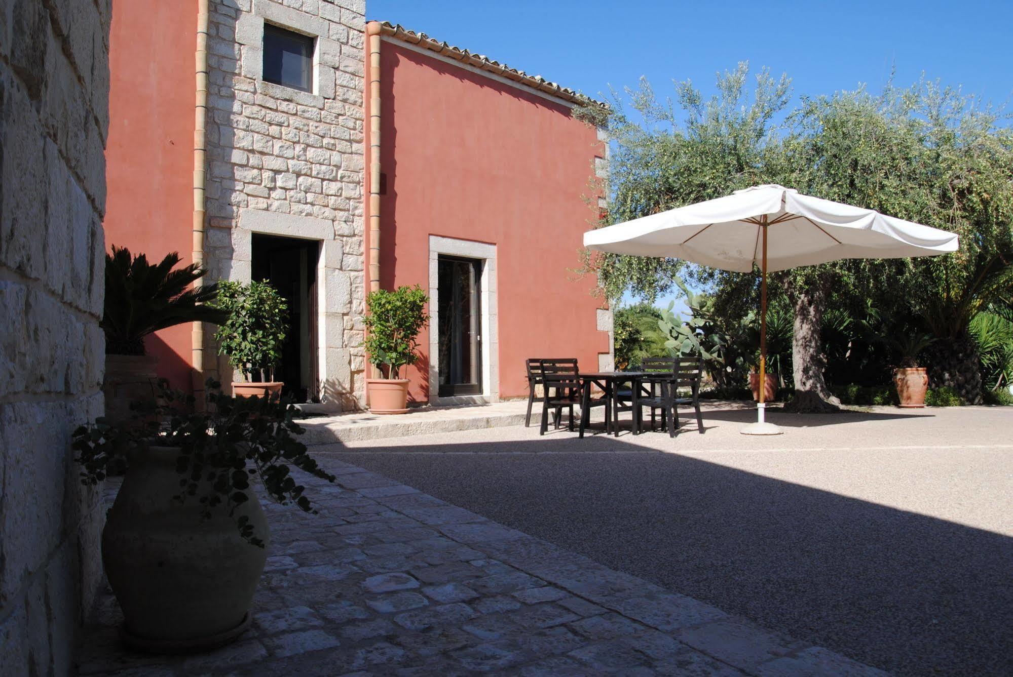 Cambiocavallo Resort Modica Bagian luar foto